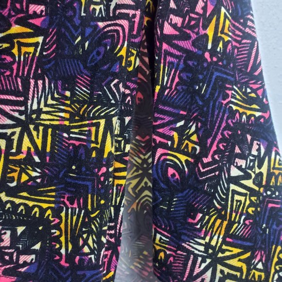 LuLaRoe Women's Black Pink Aztec Pyramid Short Sleeve Tunic Shirt Top Blouse - Picture 8 of 16